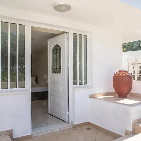 Naxos Premium Ano Sangrion
